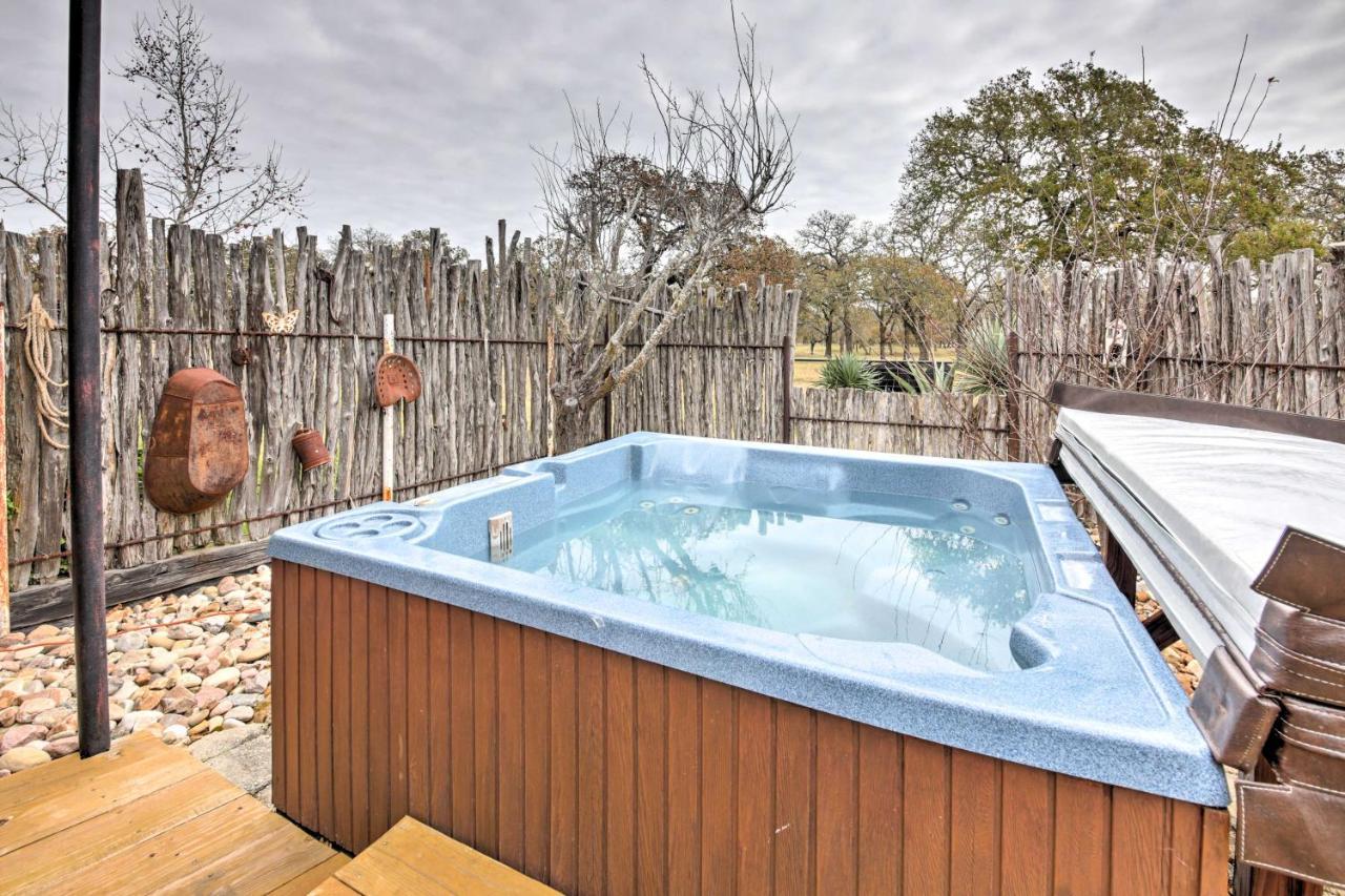 Ark Bunkhouse Fredericksburg Hideaway With Hot Tub Villa Luaran gambar